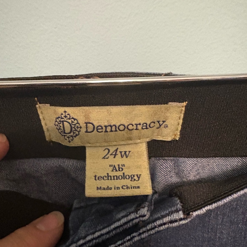 Democracy Blue Boyfriend Jeans Relaxed Fit - Picture 2 of 3